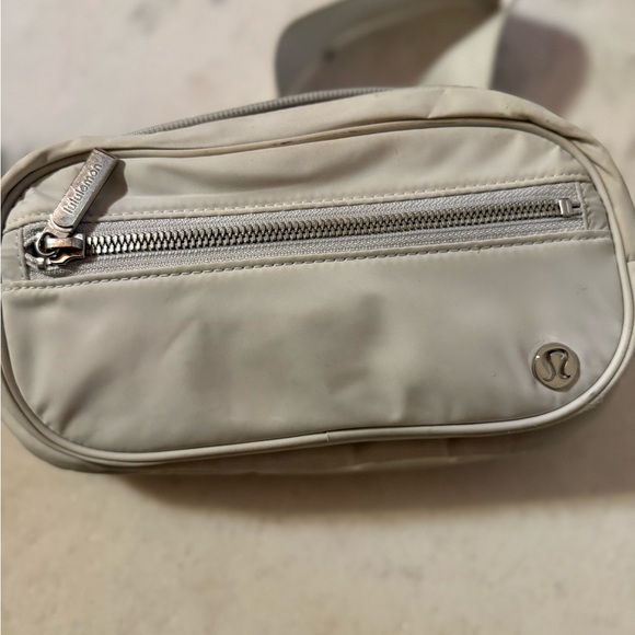 Lululemon belt bag with front zipper - Picture 2 of 6